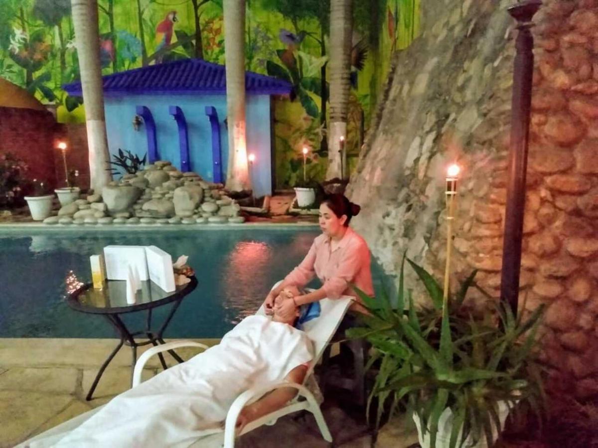 Hotel Esmeralda تامبيكو المظهر الخارجي الصورة
